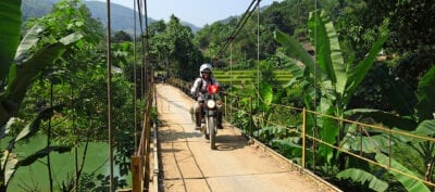 Motorrijden en 1001 en bochten draaien in de bergen van exotisch Vietnam