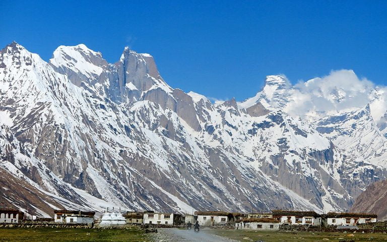 Padum in de Zanskar vallei tijdens de motorreis door de Himalaya SRP