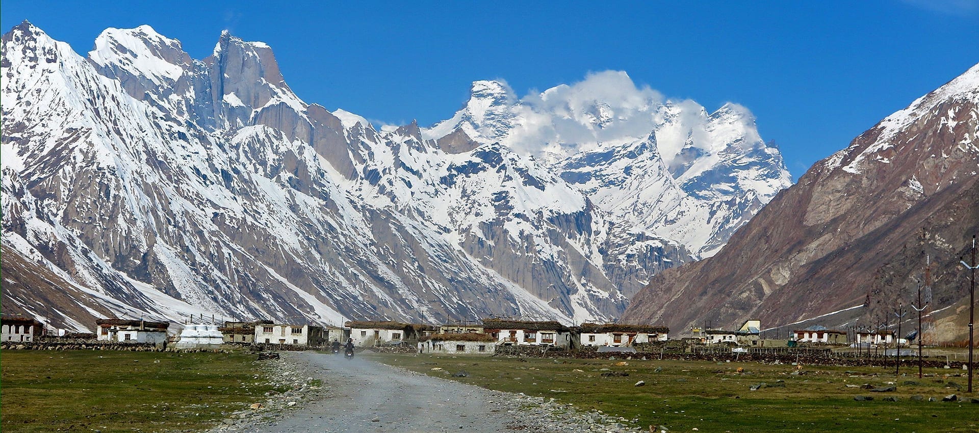 Populaire motorreizen zanskar Motor Challenge in de Indiase Himalaya.