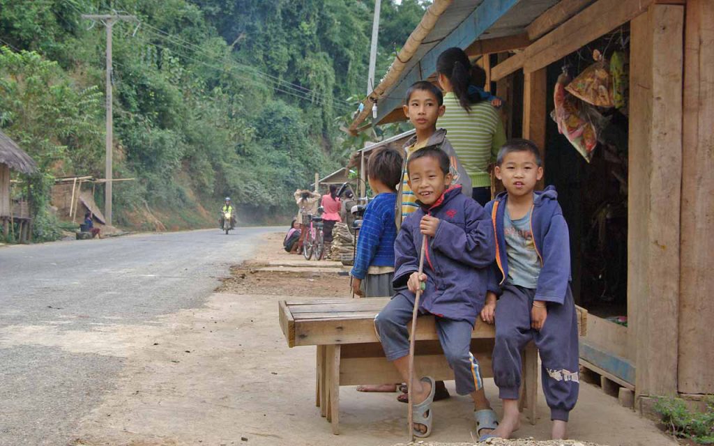 De lokale bevolking tijdens onze motorreis Laos-Vietnam